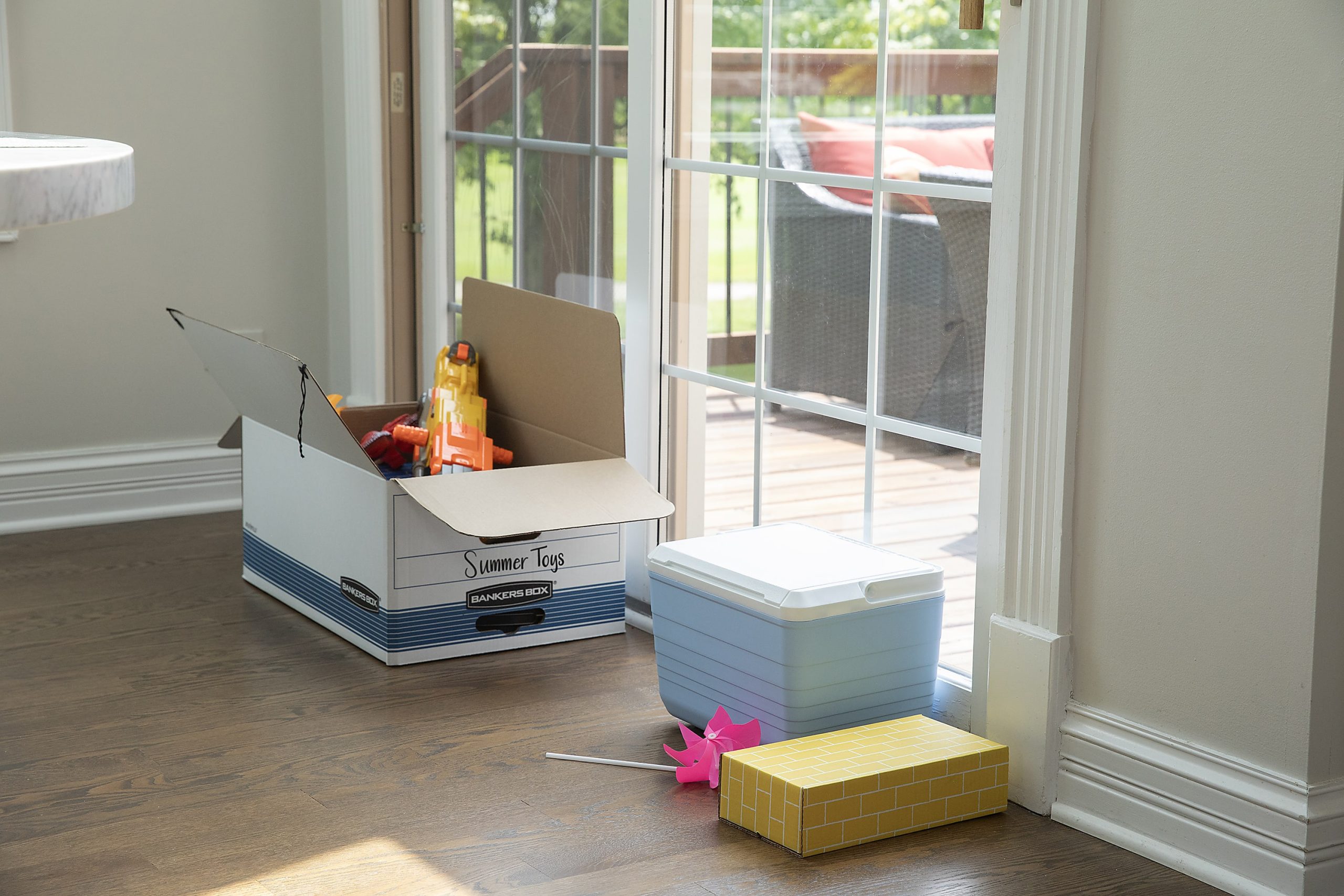 Bankers Box® Stor/File™ FastFold® Standard-Duty Storage Boxes With Locking Lift-Off Lids And Built-In Handles, Letter Size, 24“D x 12" x 10", 60% Recycled, White/Blue, Case Of 12 - Image 9