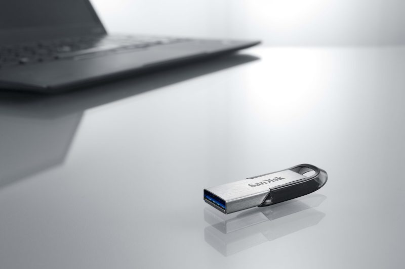 SanDisk Ultra Flair USB 3.0 Flash Drive, 512 GB, Silver - Image 6