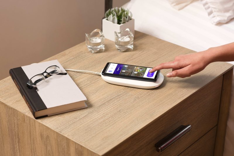SanDisk® Ixpand® Wireless Charger Sync, 128GB, White - Image 5