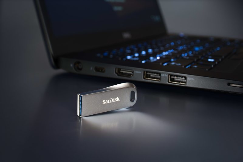 SanDisk® Ultra Luxe USB 3.2 Flash Drive, 512GB, Silver - Image 6