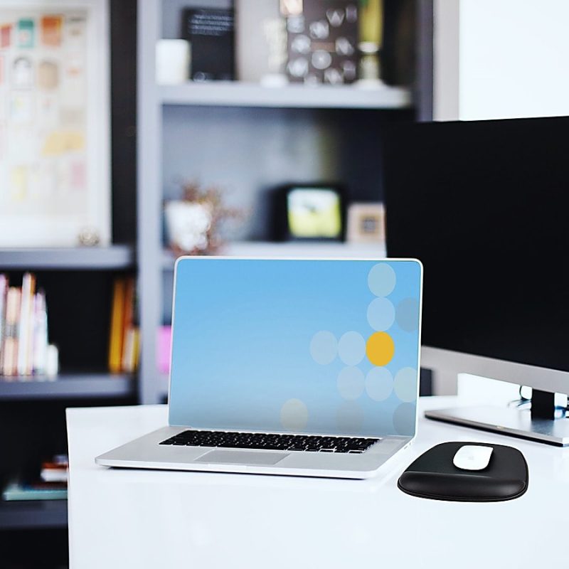 StarTech.com Mouse Pad with Hand rest, 6.7x7.1x 0.8in (17x18x2cm), Ergonomic Mouse Pad w/ Wrist Support, Non-Slip PU Base, Gel Mouse Pad - Image 7