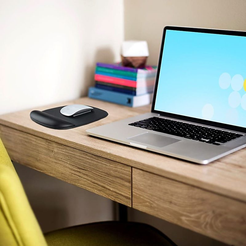 StarTech.com Mouse Pad with Hand rest, 6.7x7.1x 0.8in (17x18x2cm), Ergonomic Mouse Pad w/ Wrist Support, Non-Slip PU Base, Gel Mouse Pad - Image 8